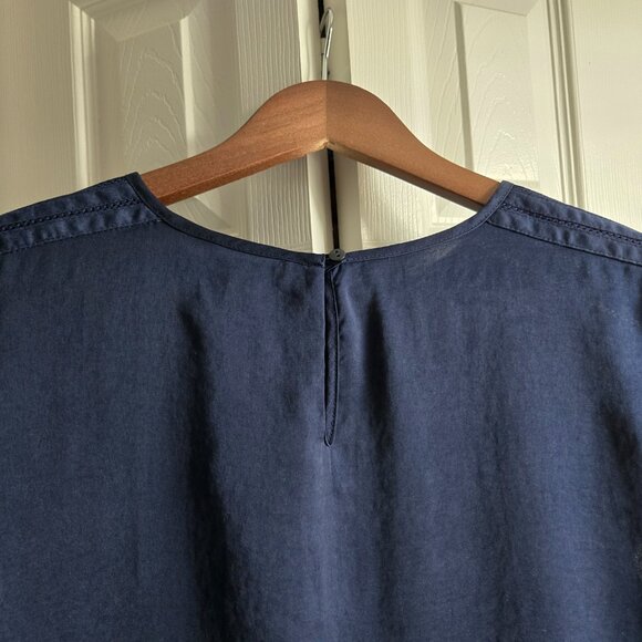 Banana Republic Navy Blue Blouse Top Short Sleeve Size M Petite Made in Canada - Picture 3 of 5